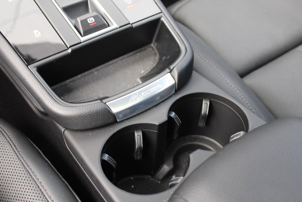 Used 2025 Porsche Macan image 32