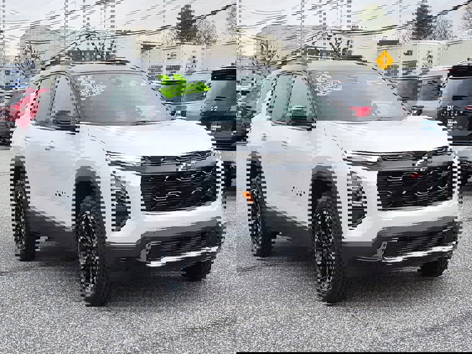 Used 2025 Chevrolet Equinox RS w/ Convenience Package III image 2