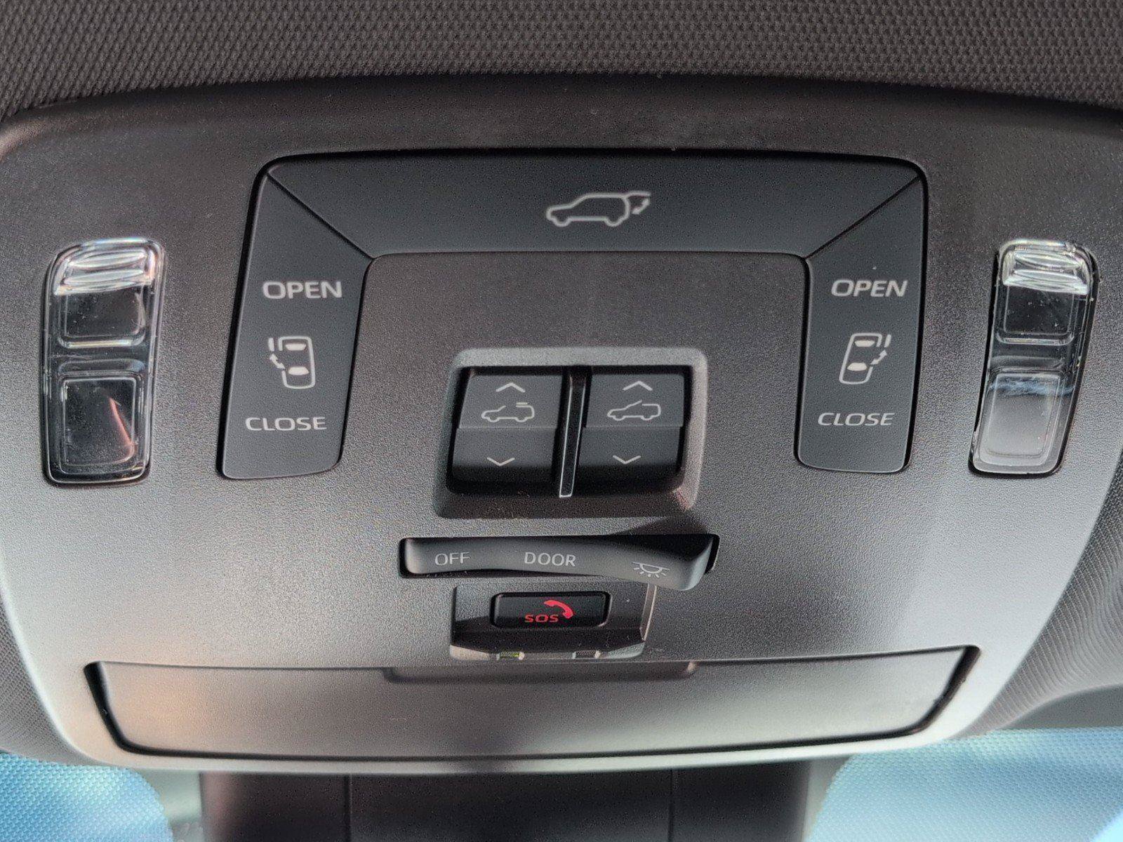 Used 2024 Toyota Sienna XLE FWD image 22