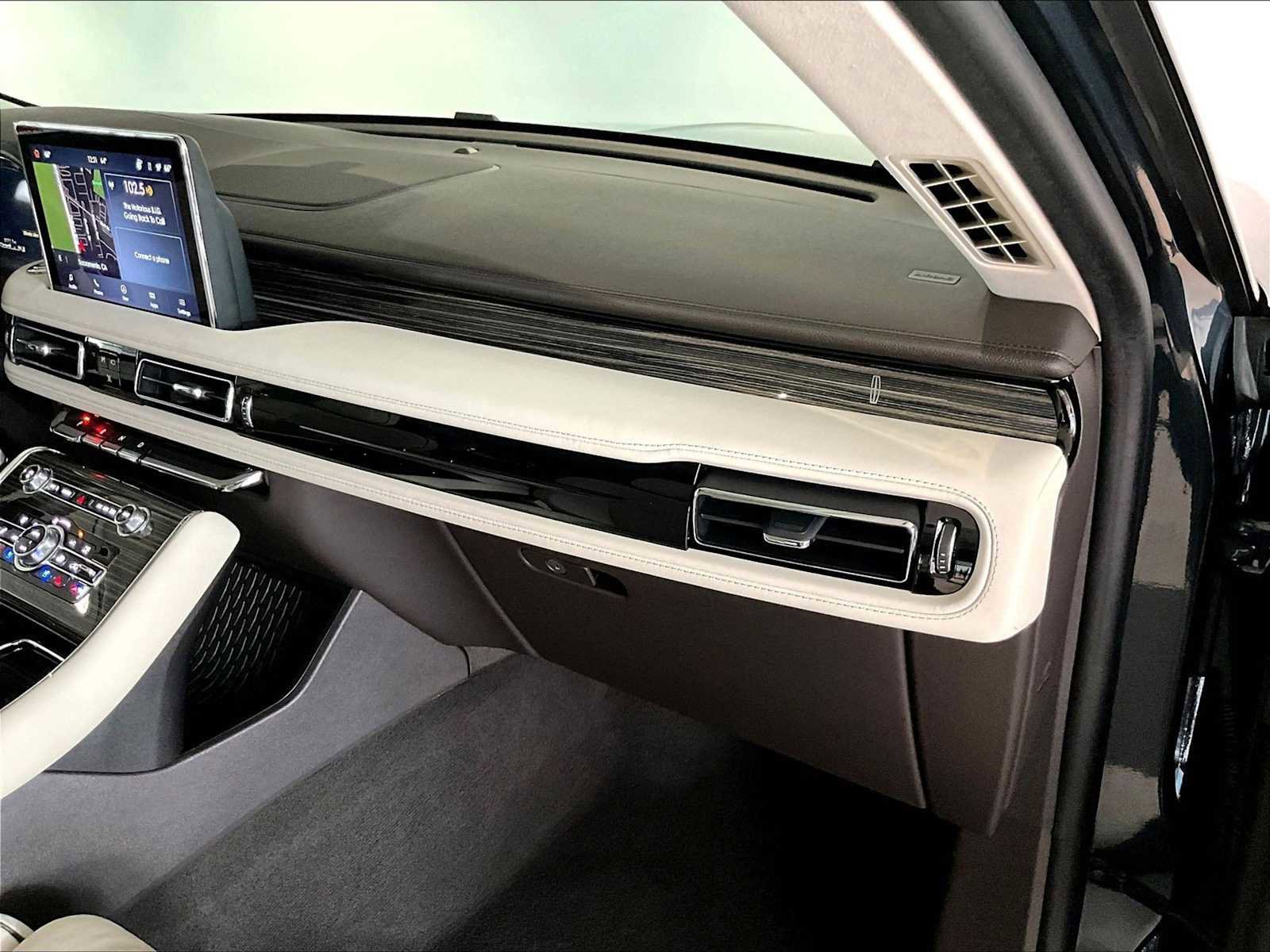 Used 2024 Lincoln Aviator Black Label AWD/4WD image 23