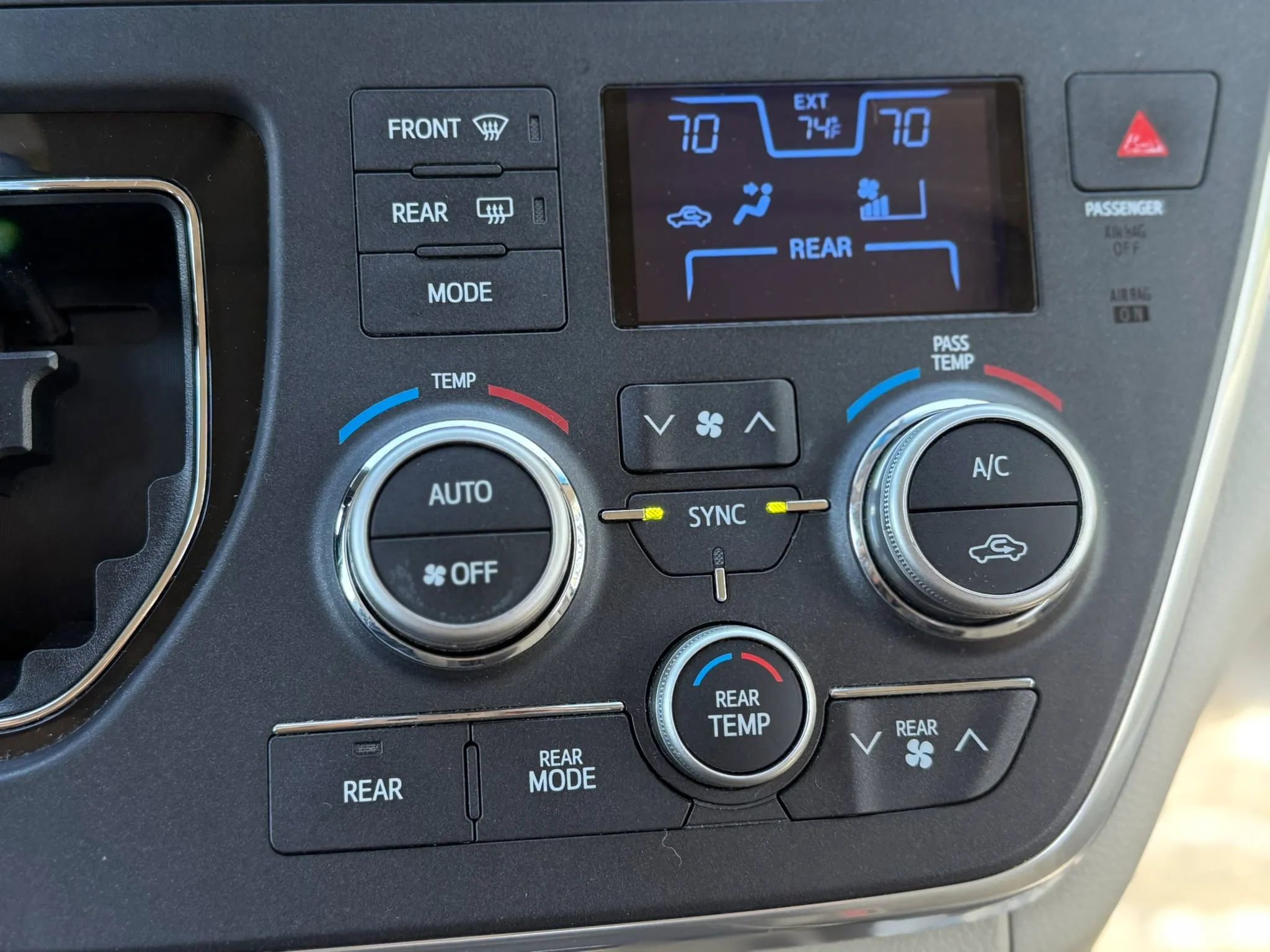 Used 2016 Toyota Sienna XLE Premium FWD image 34