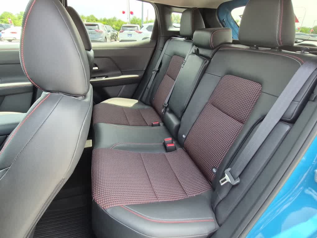 Used 2025 Nissan Kicks SR AWD/4WD image 7