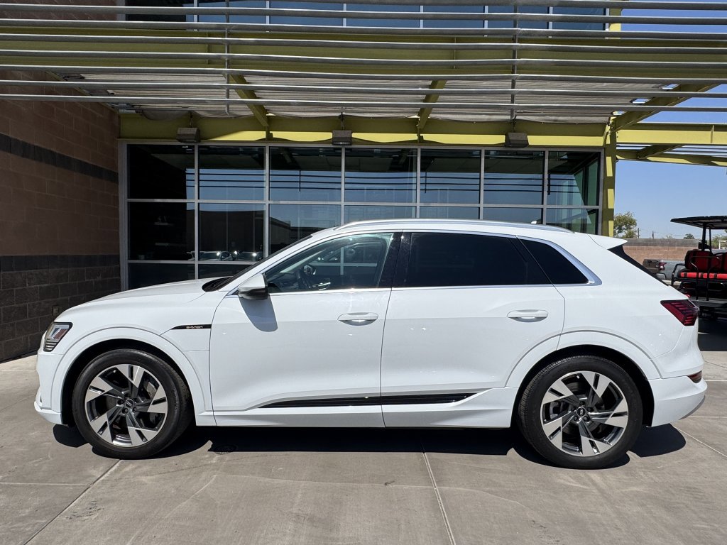 Used 2022 Audi e-tron Premium AWD/4WD image 7