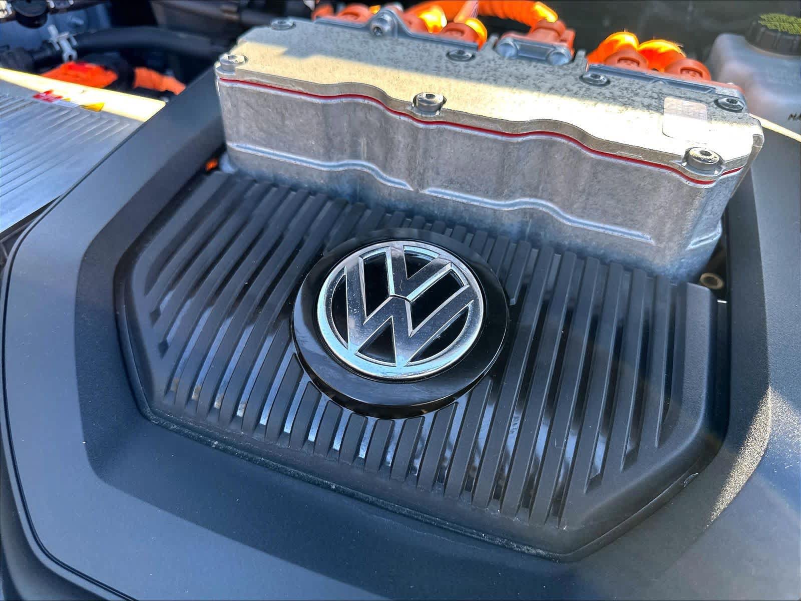 Used 2016 Volkswagen e-Golf SE w/ DC Fast Charging Package FWD image 35