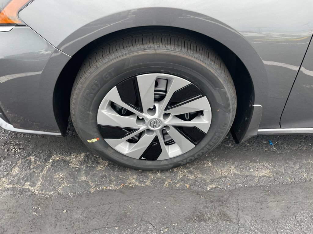Used 2024 Nissan Altima 2.5 S FWD image 24