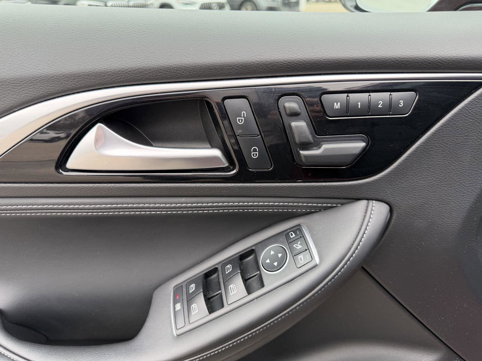 Used 2018 INFINITI QX30 AWD image 8