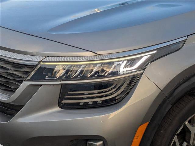 Used 2021 Kia Seltos SX w/ SX Sunroof Package image 3