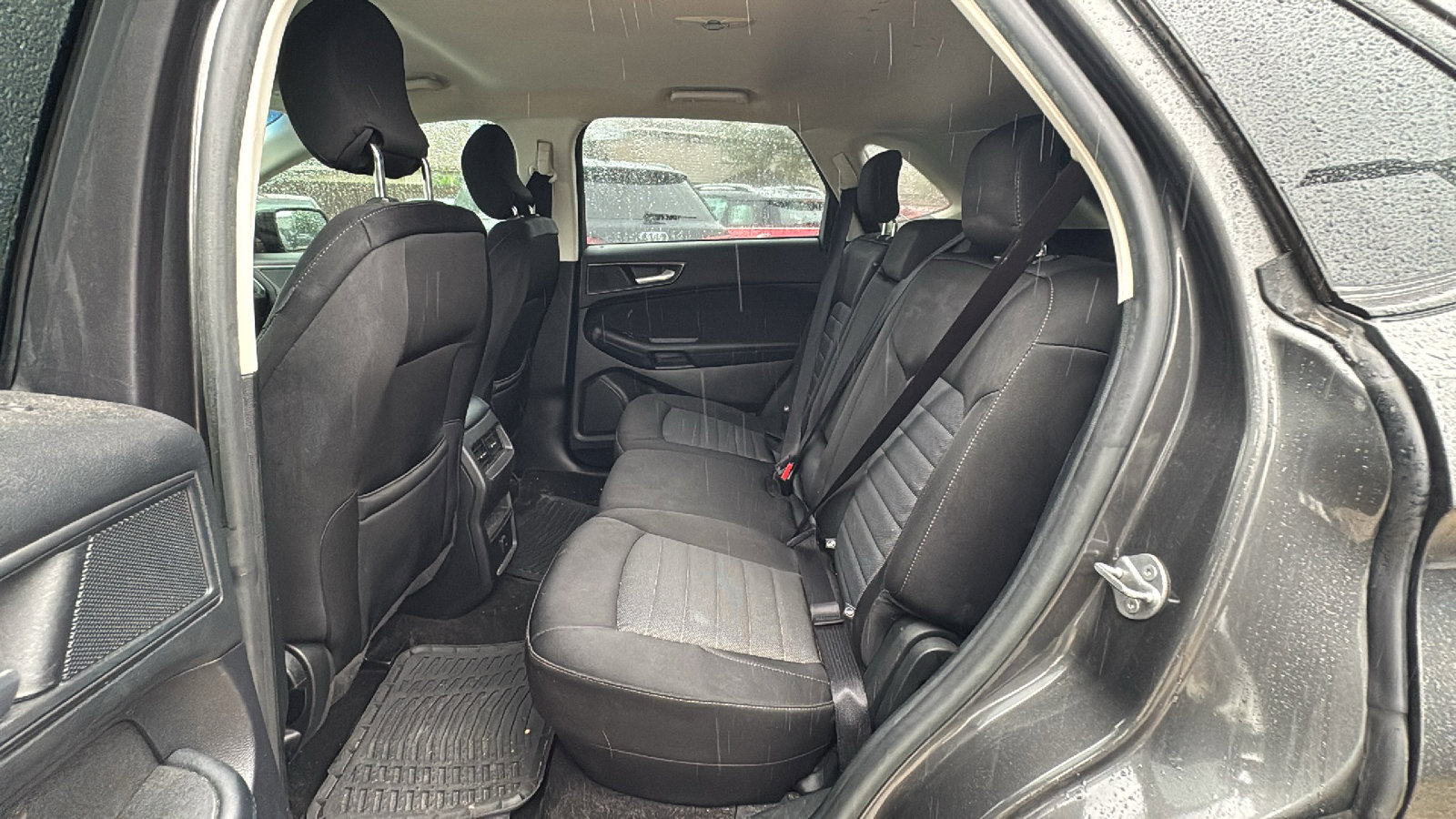 Used 2019 Ford Edge SE image 14