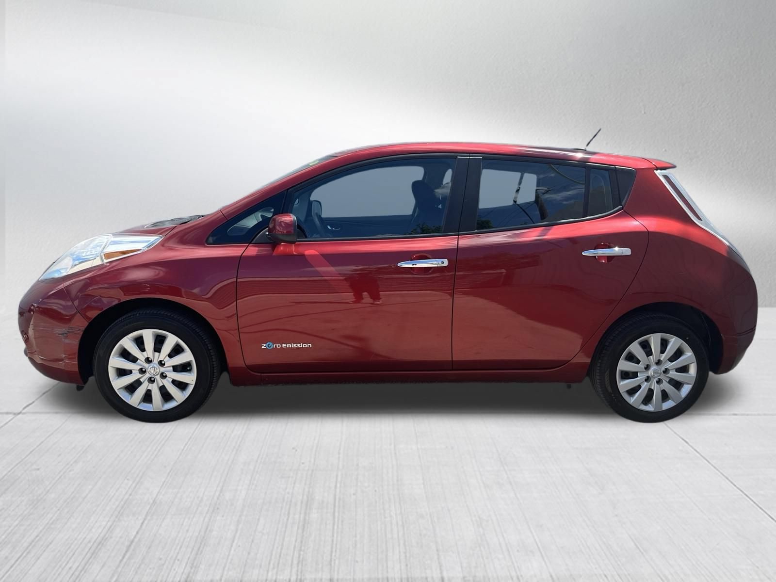Used 2015 Nissan Leaf S w/ Charge Package FWD image 4
