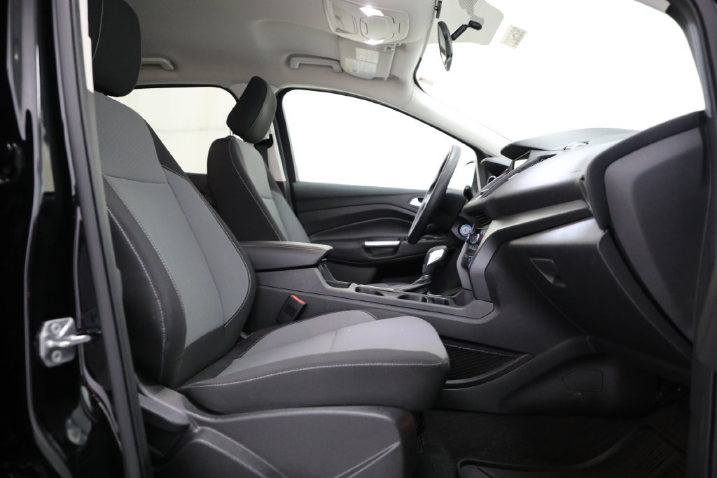 Used 2018 Ford Escape SE w/ SE Sync 3 Package AWD/4WD image 16