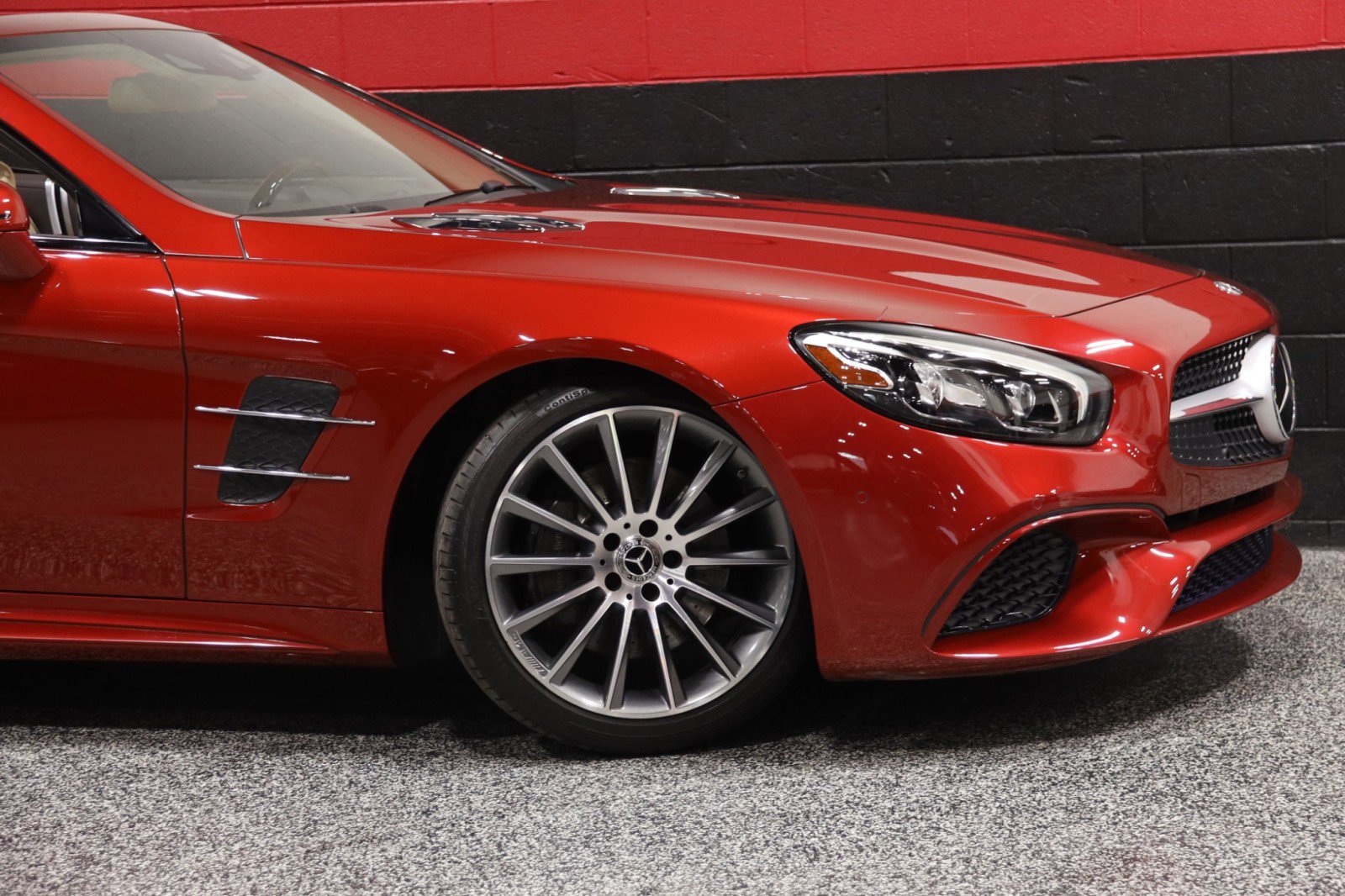 Used 2018 Mercedes-Benz SL 450 image 3