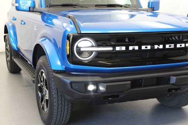 Used 2024 Ford Bronco Outer Banks AWD/4WD image 2
