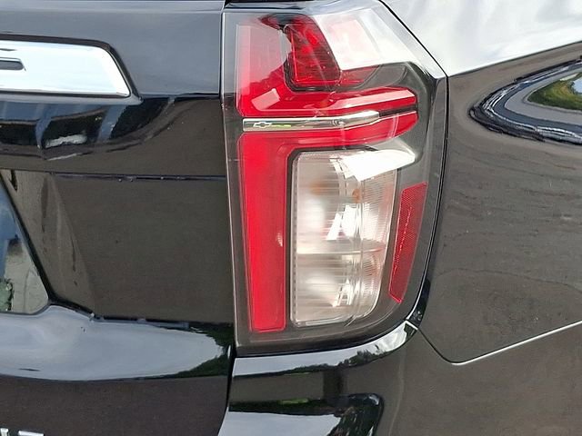 Used 2022 Chevrolet Suburban LT image 12