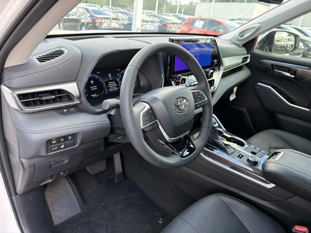 New 2026 Toyota Highlander Platinum AWD/4WD image 12