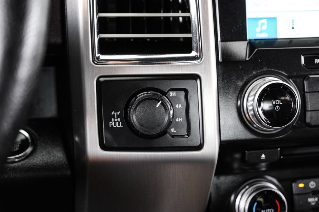 Used 2016 Ford F150 Platinum w/ Equipment Group 701A Luxury AWD/4WD image 30