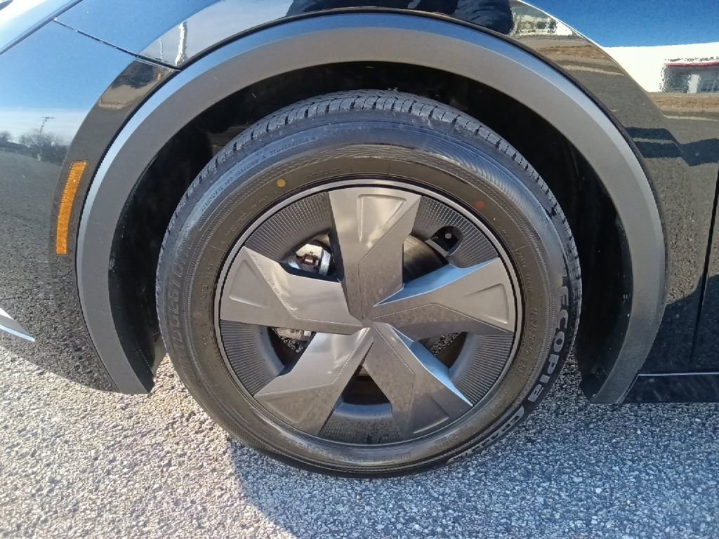 Used 2024 Toyota Prius LE image 10