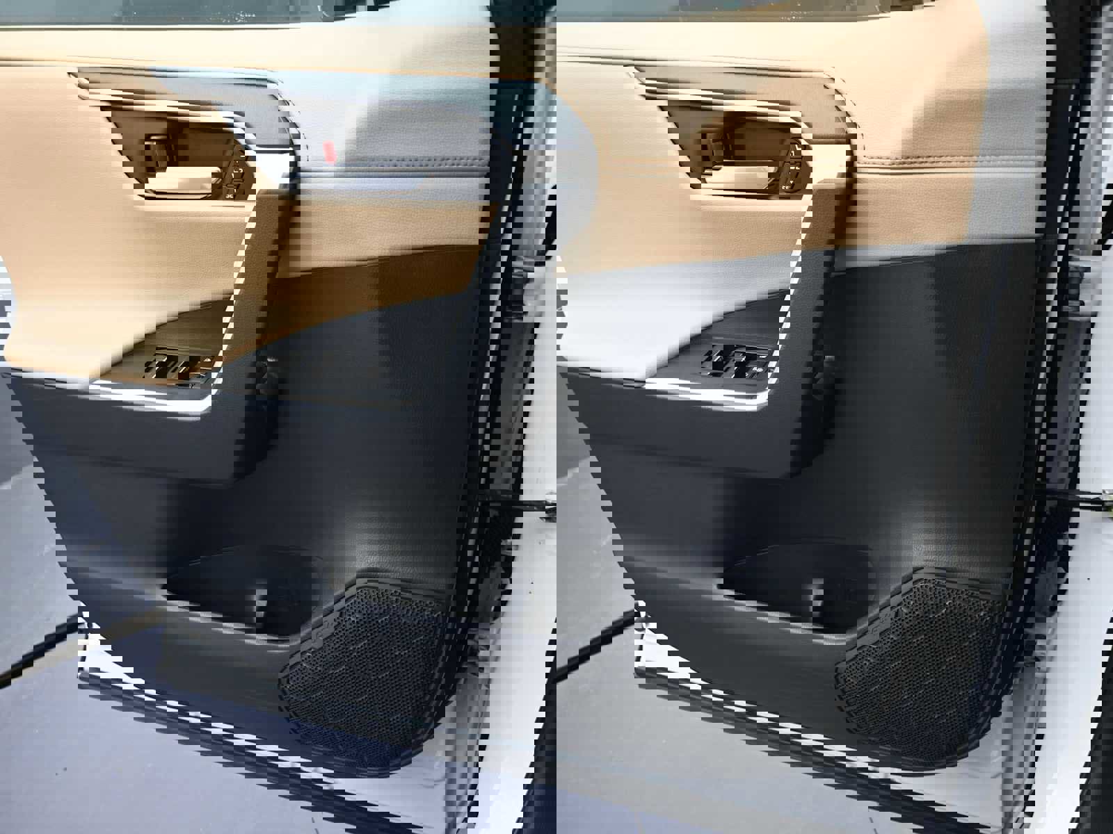 Used 2023 Toyota RAV4 Limited image 11