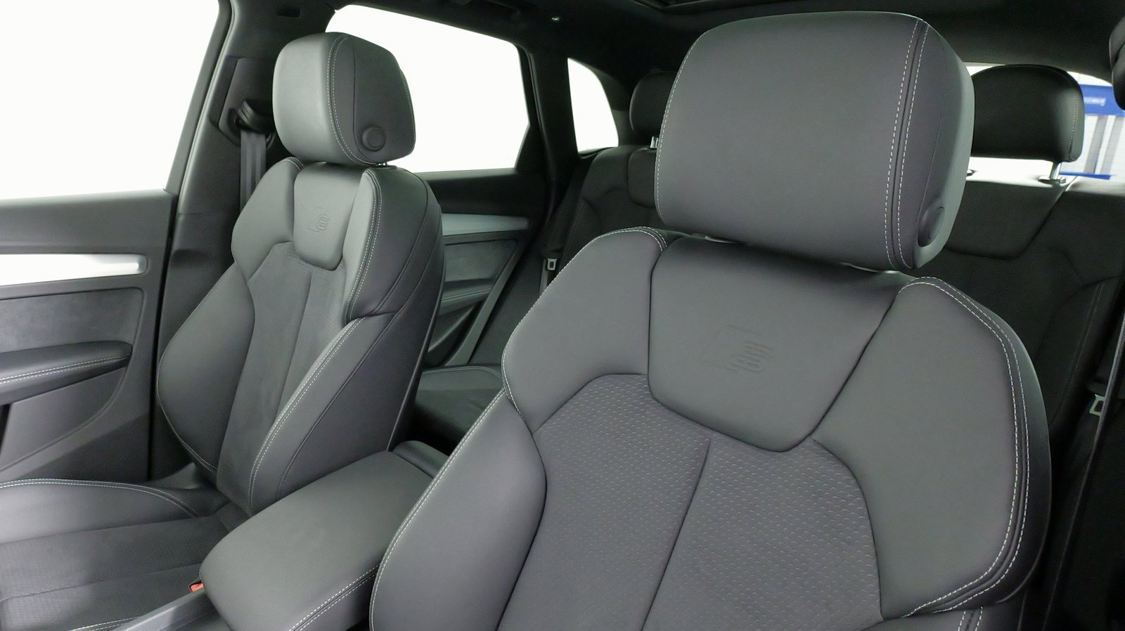 Used 2024 Audi Q5 e Premium Plus w/ Premium Plus Package image 42