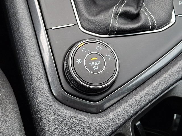 Certified 2022 Volkswagen Tiguan SE R-Line AWD/4WD image 30