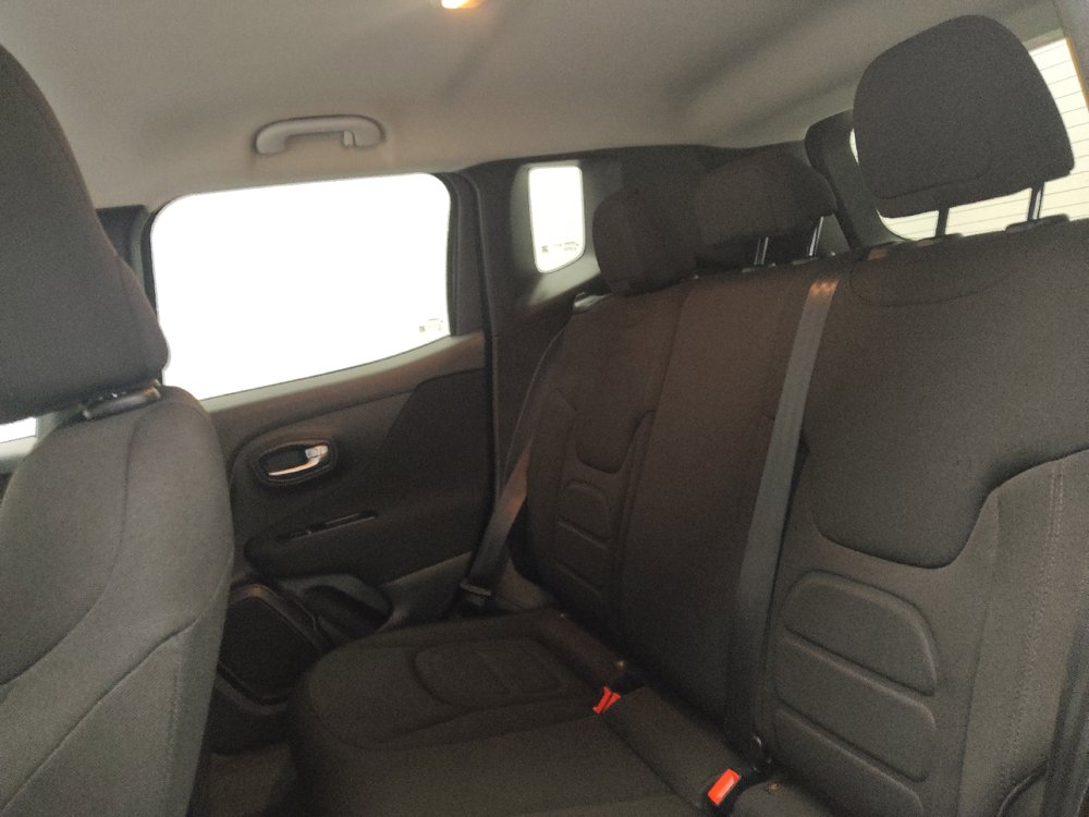 Used 2021 Jeep Renegade Latitude FWD image 18