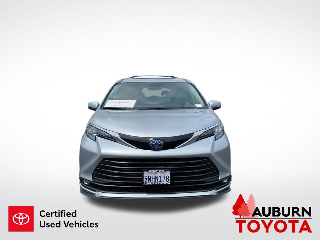 Certified 2025 Toyota Sienna XLE AWD/4WD image 3