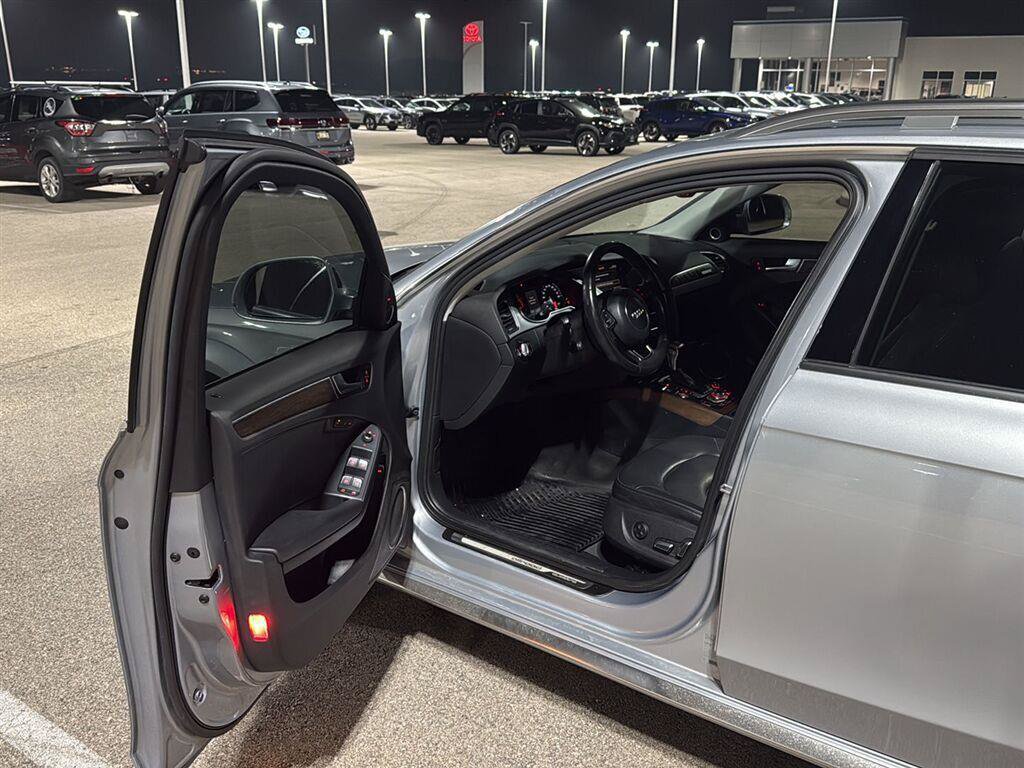 Used 2016 Audi A4 Premium Plus w/ Technology Package AWD/4WD image 3