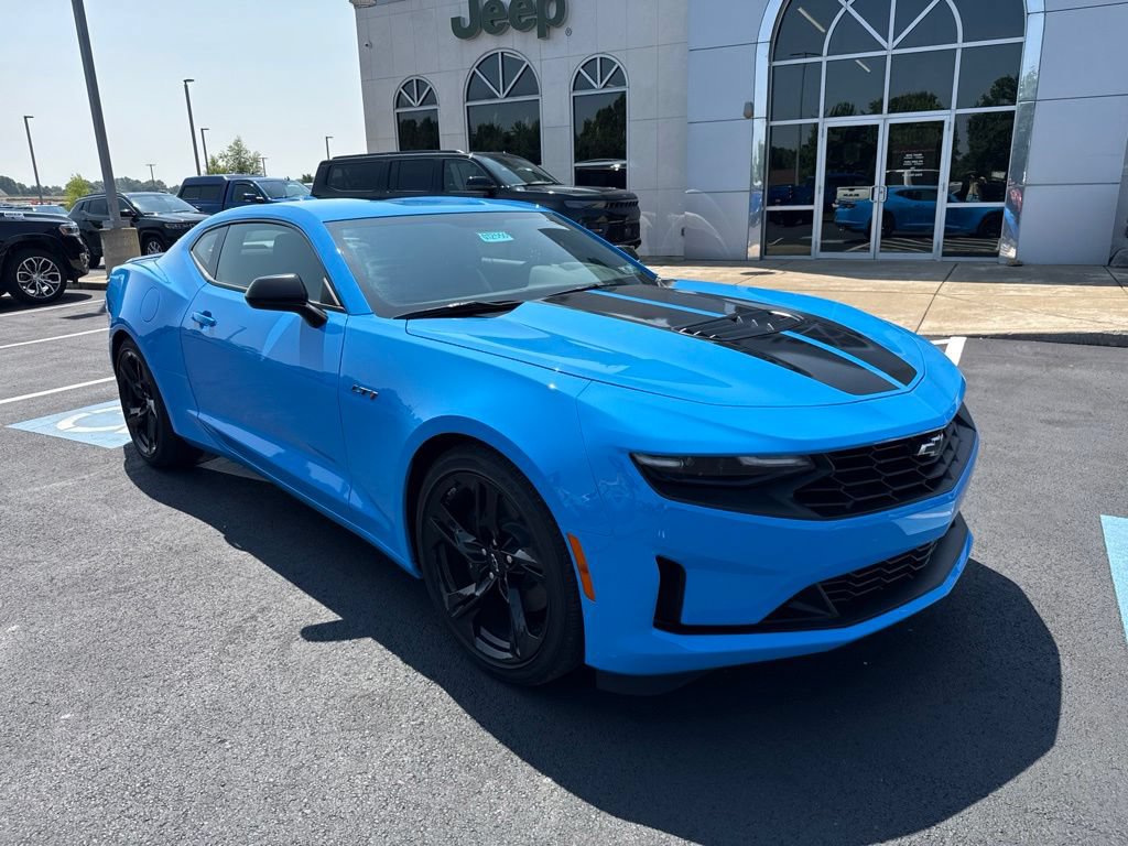 Used 2022 Chevrolet Camaro LT w/ Technology Package RWD image 2