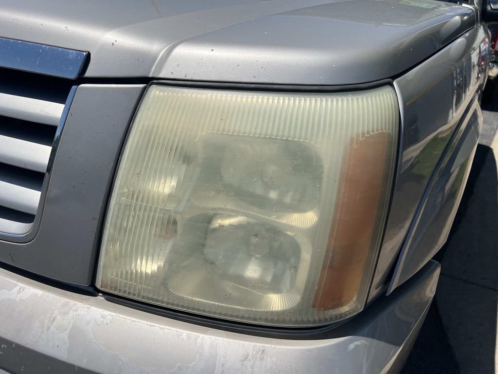 Used 2004 Cadillac Escalade AWD image 2