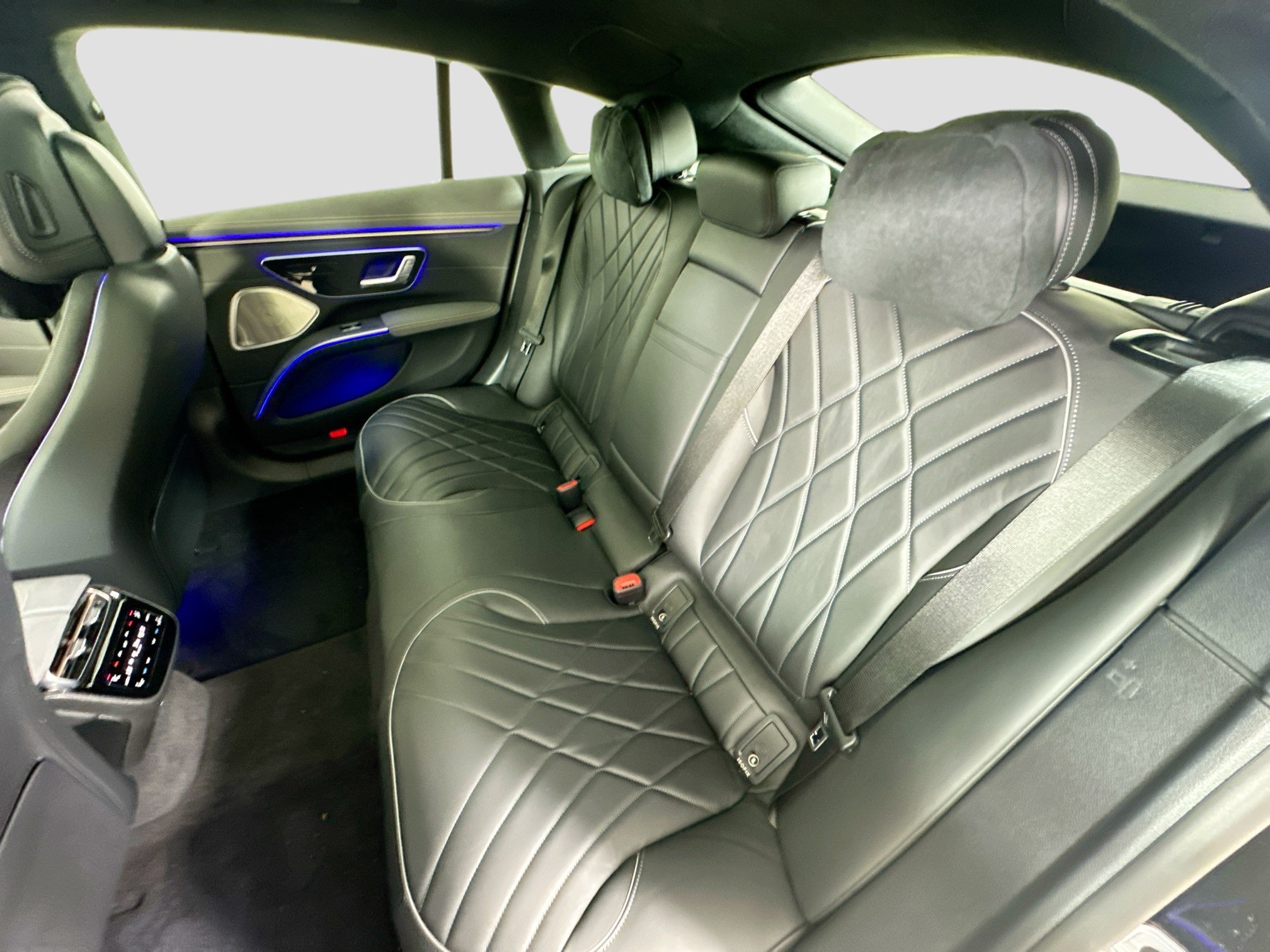 Certified 2023 Mercedes-Benz EQS 580 4MATIC Sedan w/ Exclusive Trim Package image 31