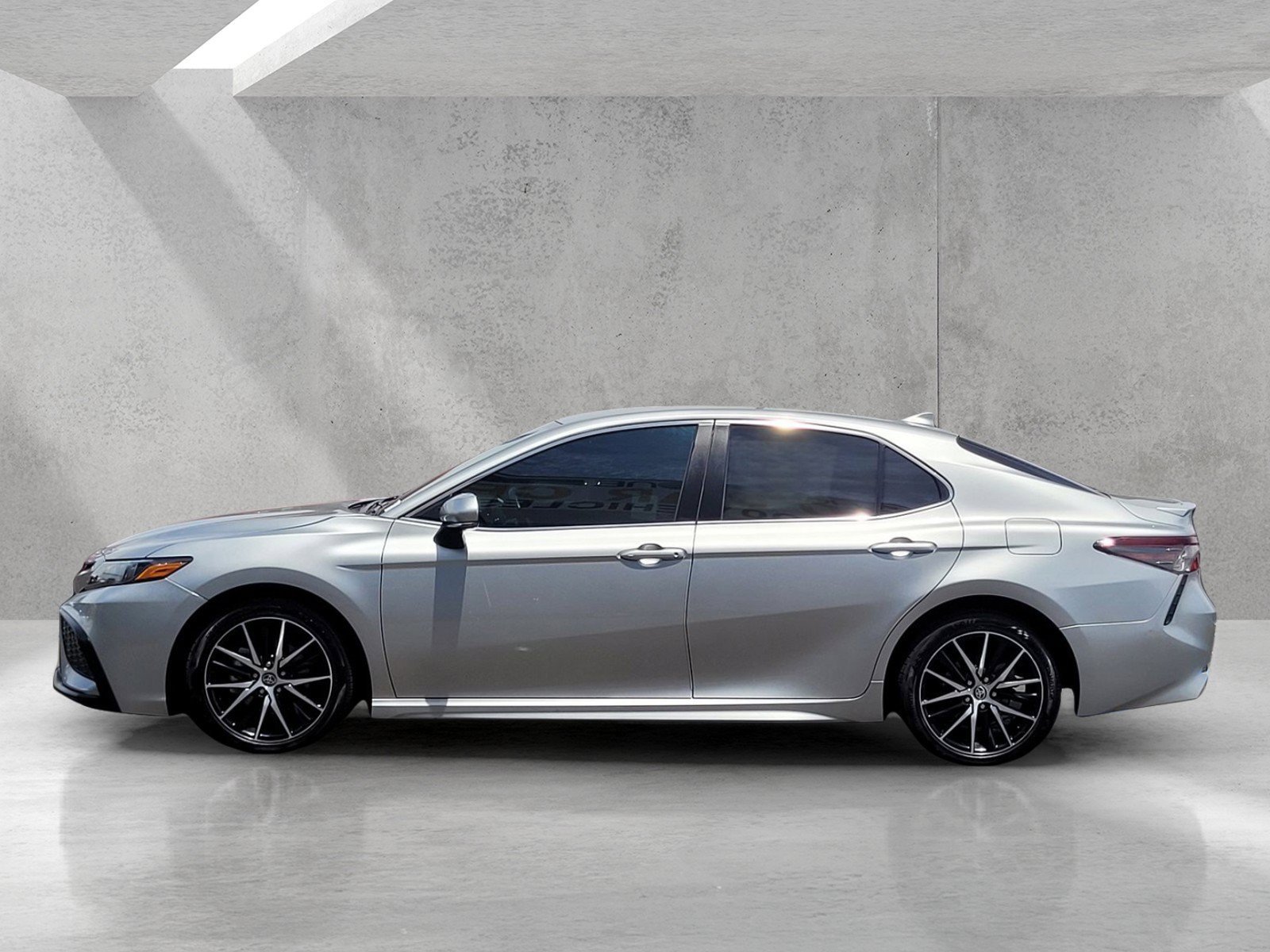 Used 2023 Toyota Camry SE w/ Convenience Package FWD image 8