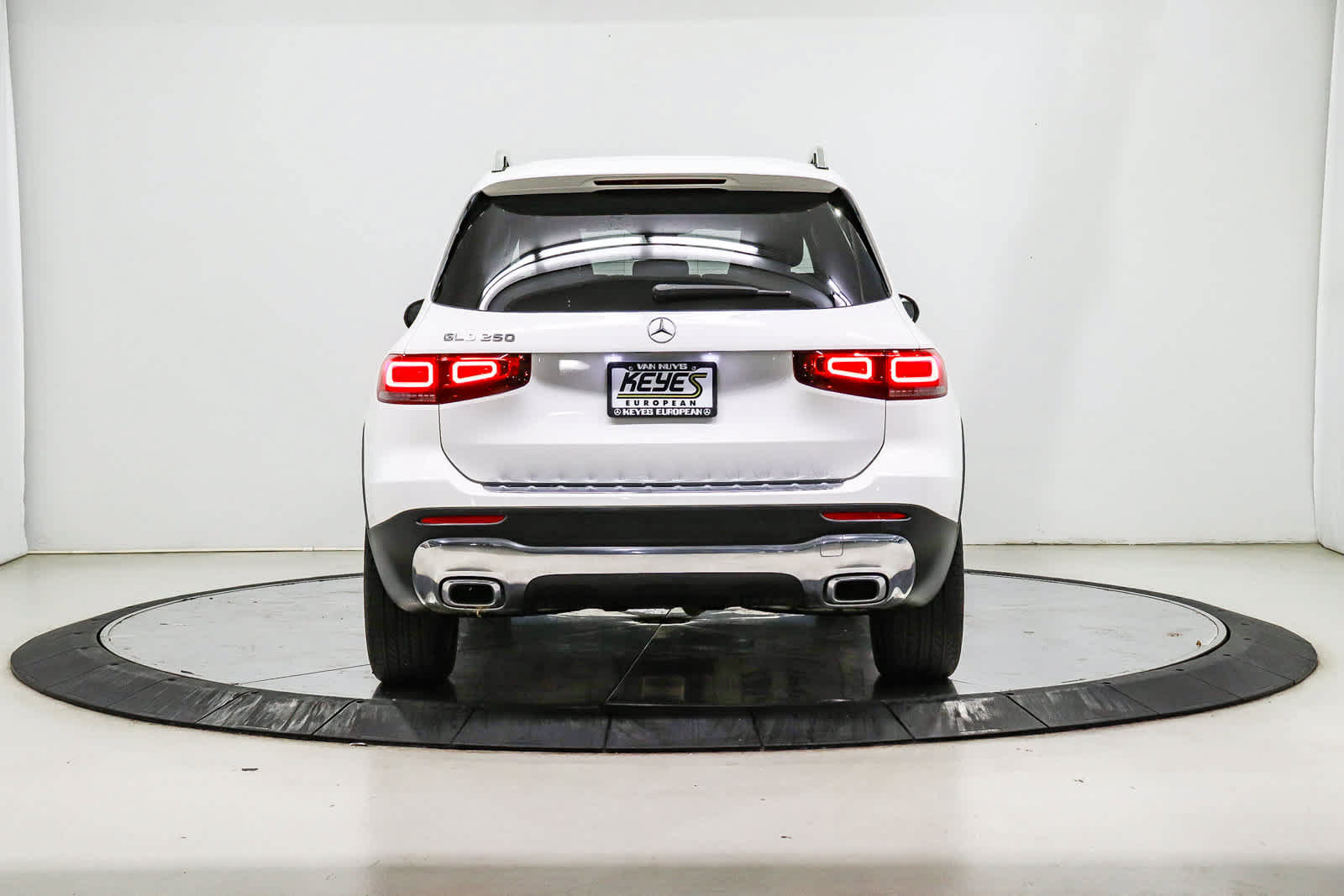 Used 2023 Mercedes-Benz GLB 250 image 3