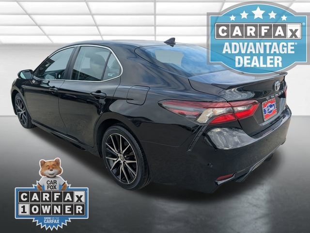 Used 2024 Toyota Camry SE image 2