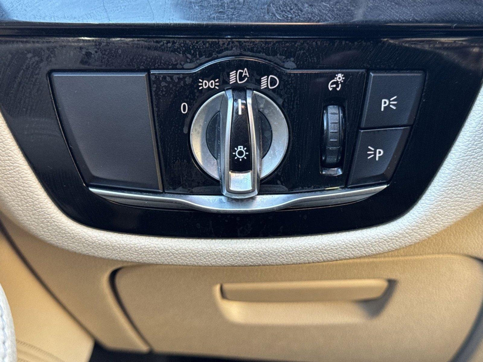 Used 2020 BMW 530e xDrive w/ Premium Package image 21