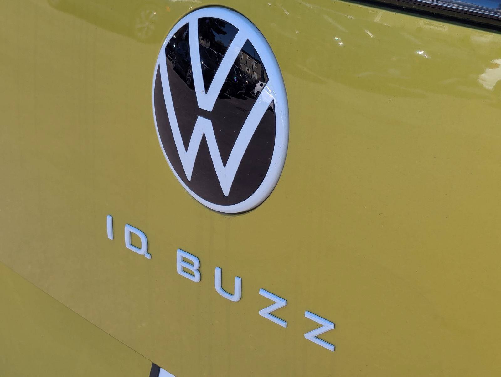 New 2025 Volkswagen ID. Buzz Pro S Plus AWD/4WD image 41