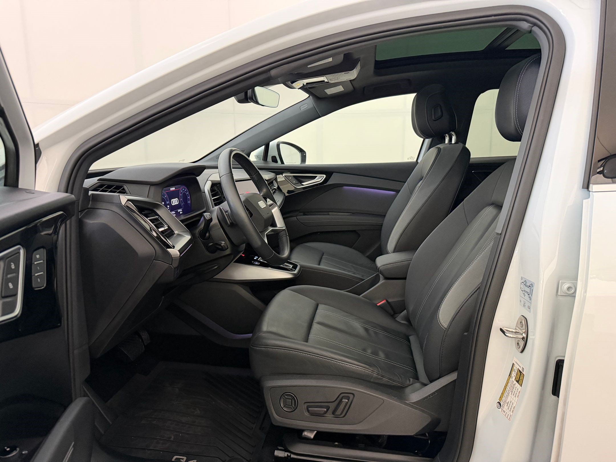 Certified 2023 Audi Q4 e-tron Premium w/ Premium Plus RWD image 5