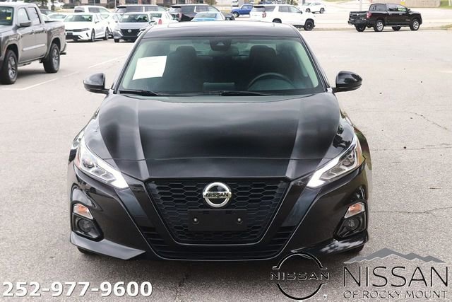 Used 2022 Nissan Altima 2.5 SR w/ Midnight Edition Package AWD/4WD image 2