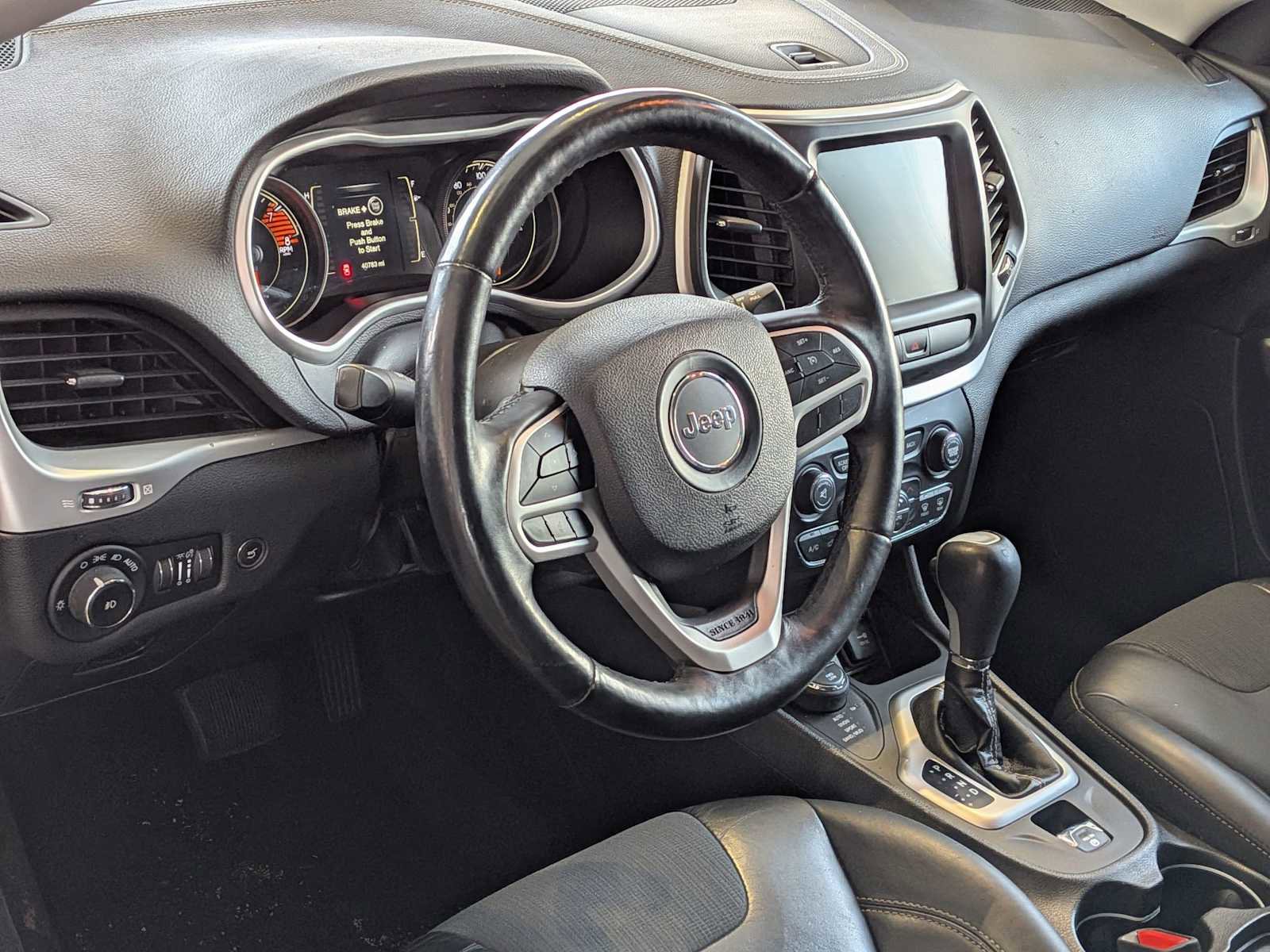 Used 2018 Jeep Cherokee Latitude Plus w/ Comfort/Convenience Group image 2