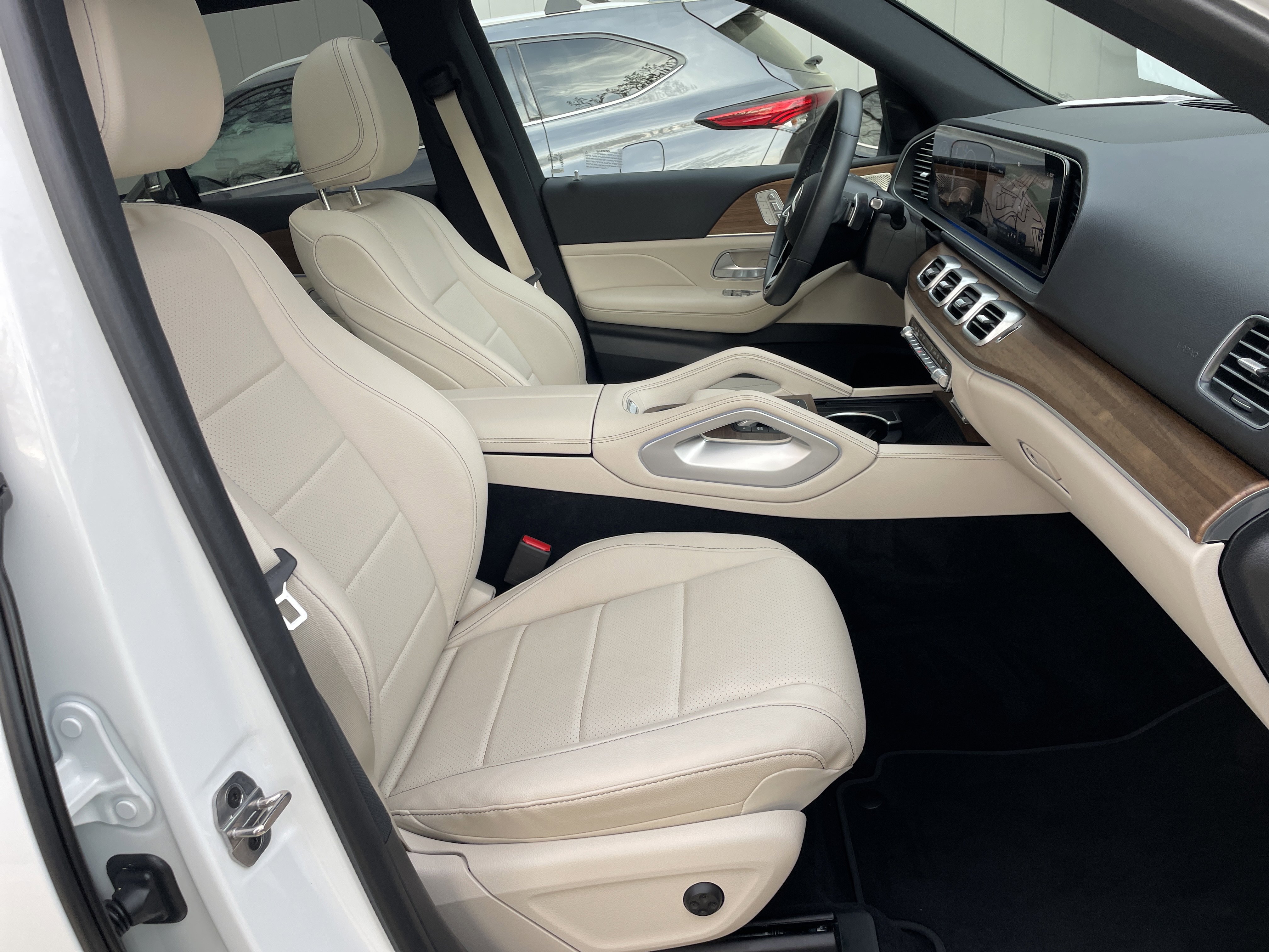 Certified 2025 Mercedes-Benz GLE 450 4MATIC image 49
