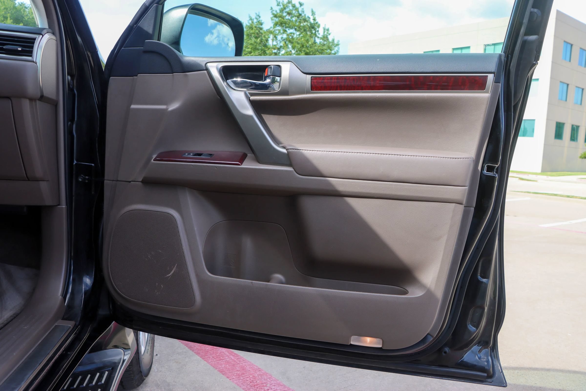 Used 2016 Lexus GX 460 w/ Premium Package AWD/4WD image 9