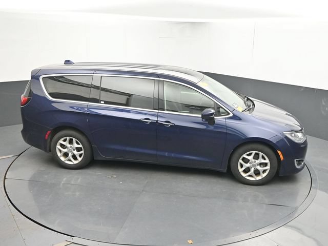 Used 2017 Chrysler Pacifica Touring Plus w/ Tire & Wheel Group FWD image 14