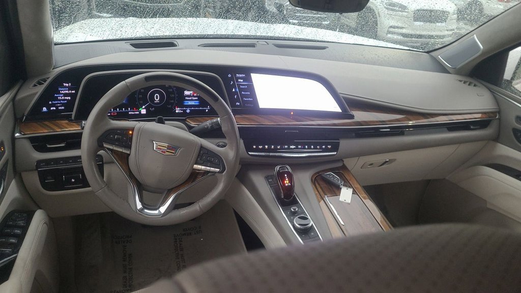 Used 2023 Cadillac Escalade ESV Premium Luxury Platinum w/ Heavy-Duty Trailer Package image 12