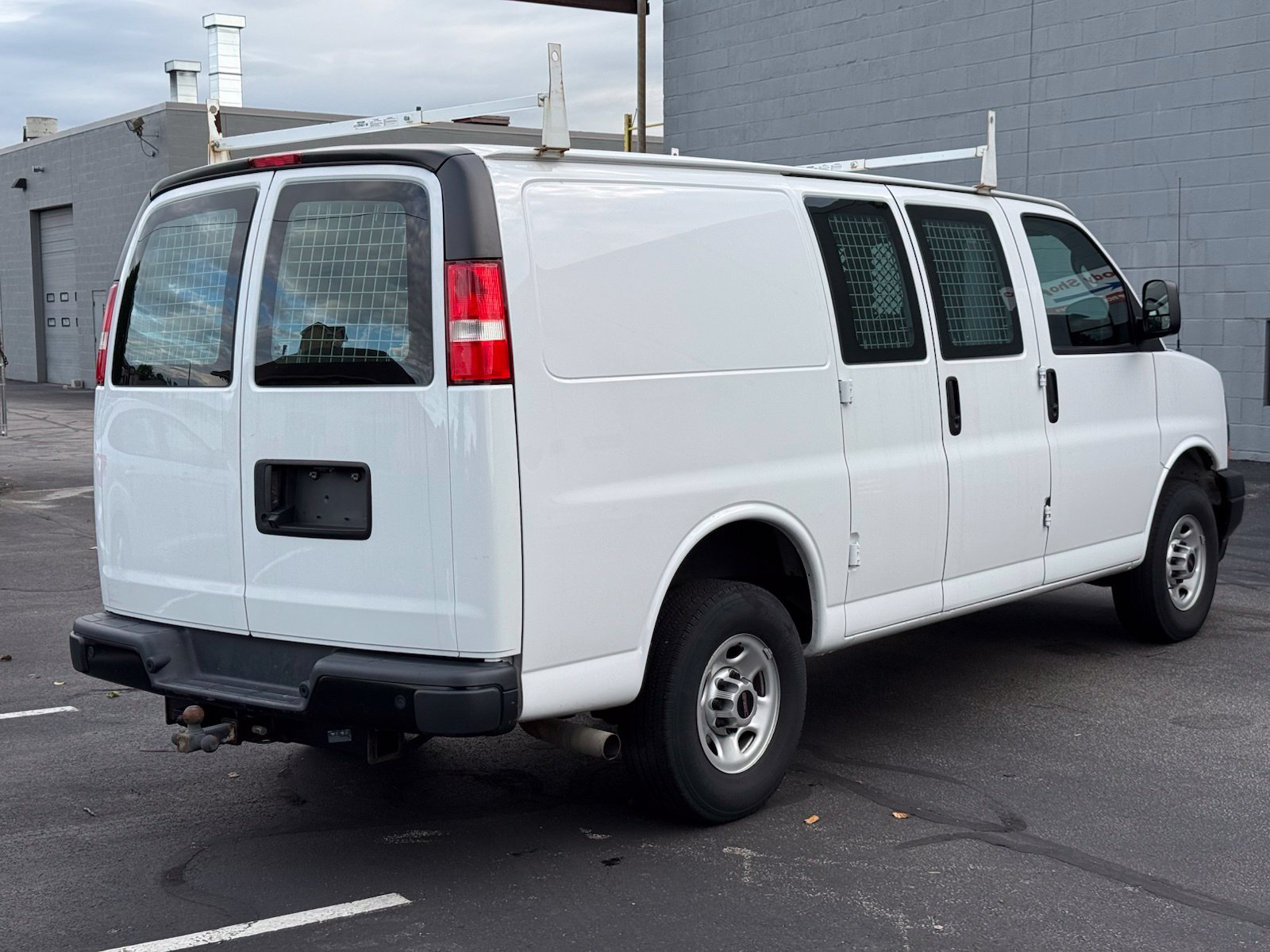Used 2023 GMC Savana 2500 w/ Driver Convenience Package RWD image 4