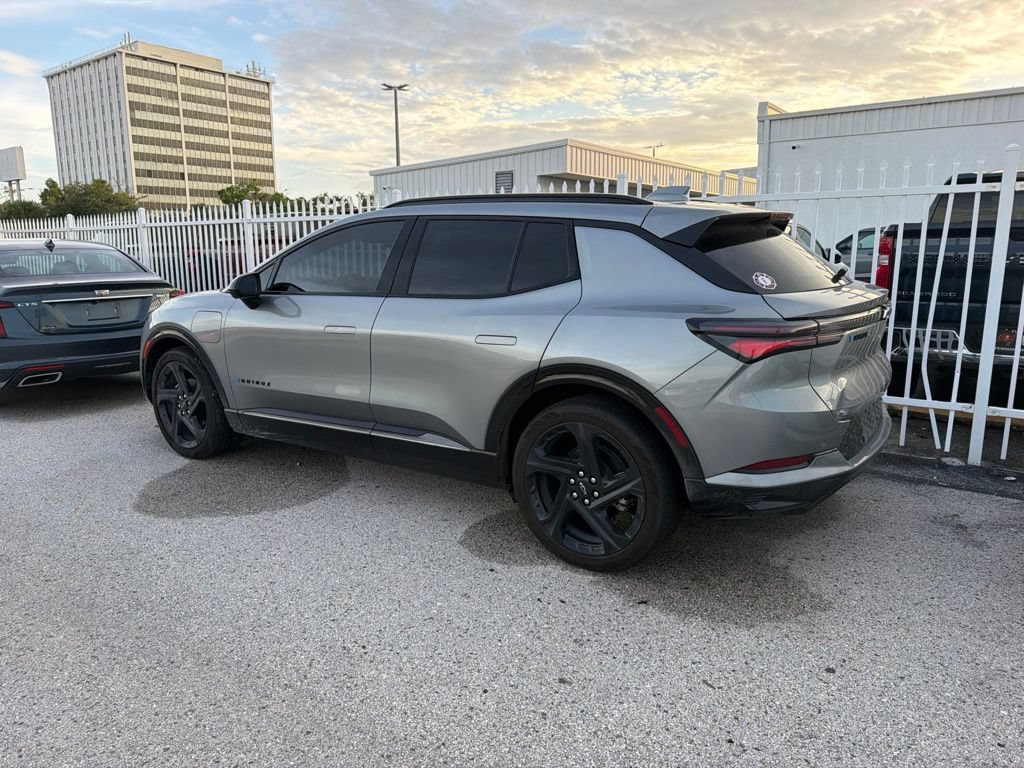Certified 2025 Chevrolet Equinox EV RS FWD image 3