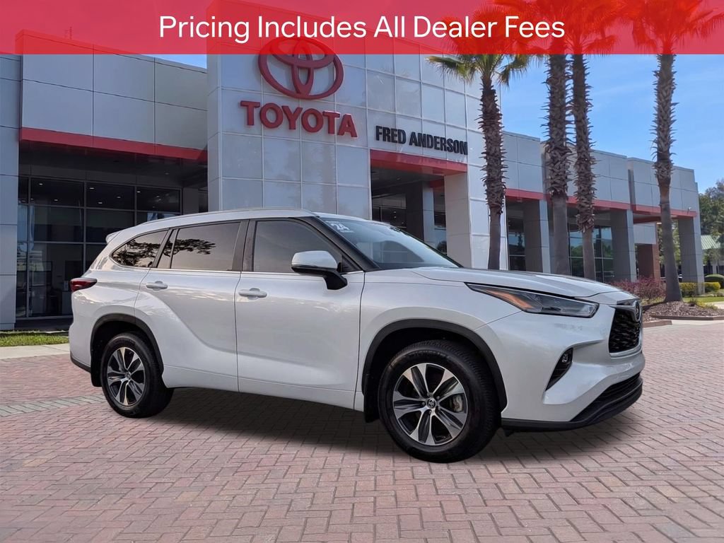 Used 2024 Toyota Highlander XLE FWD video 1
