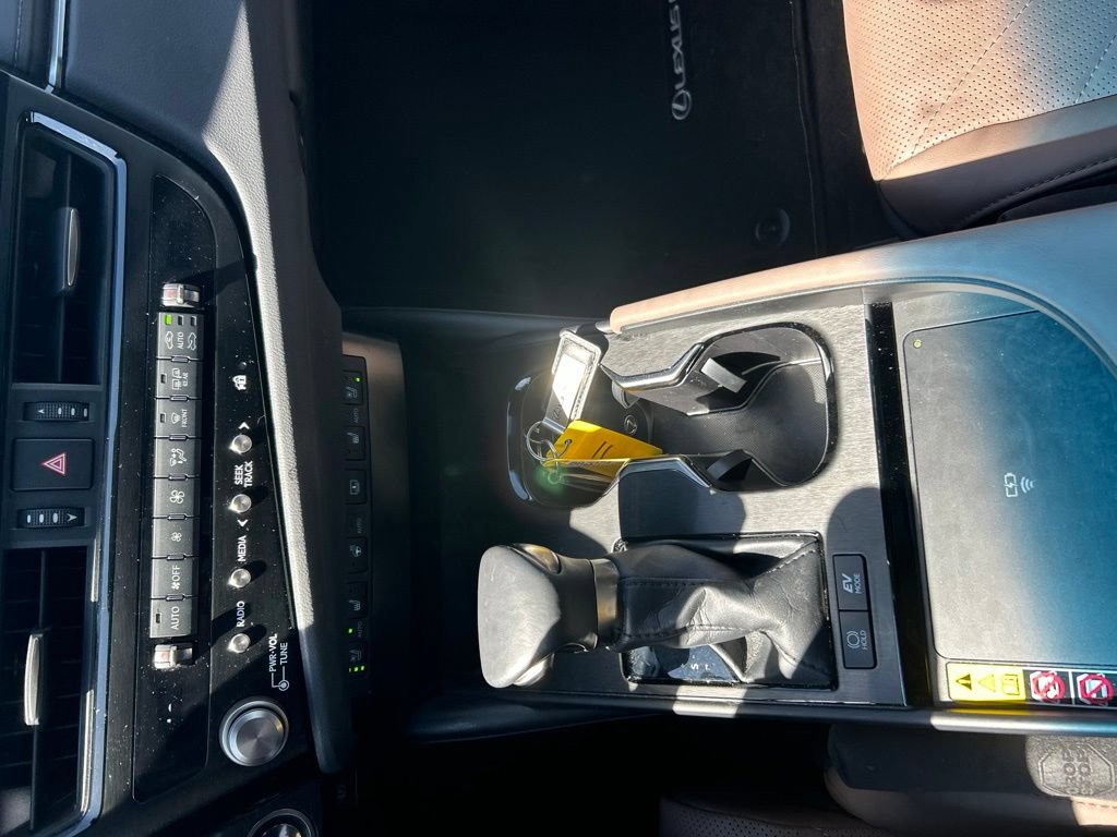 Used 2024 Lexus ES 300h w/ Accessory Package (Z1) FWD image 4