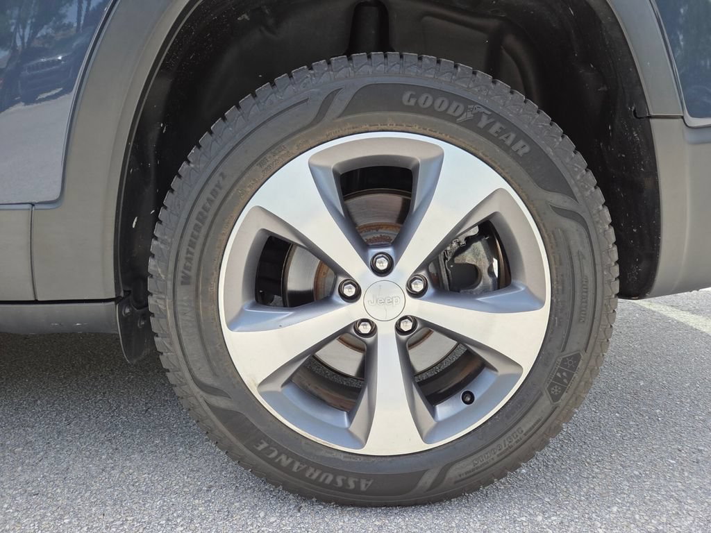 Used 2021 Jeep Cherokee Limited w/ Elite Package AWD/4WD image 21
