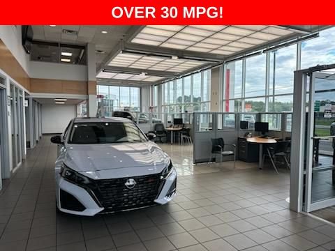 New 2025 Nissan Versa SR w/ Trunk Package FWD image 32