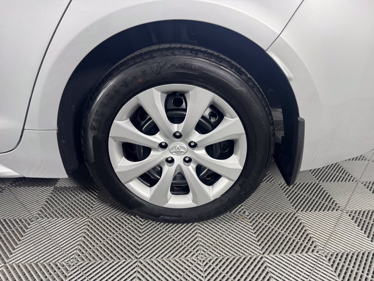 Used 2025 Toyota Corolla LE FWD image 34