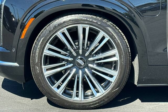 Certified 2026 Cadillac Vistiq Premium Luxury w/ LPO, Floor Liner Package AWD/4WD image 24