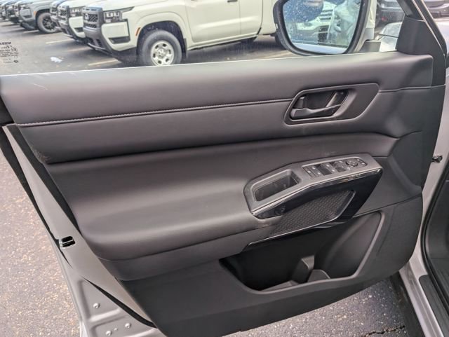 New 2025 Nissan Pathfinder SL image 15